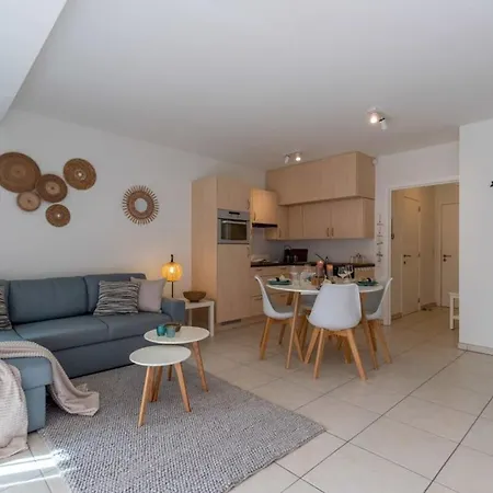 'blue Sea' - Studio In With Private Parking Oostende