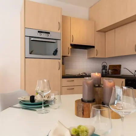 'blue Sea' - Studio In With Private Parking * Oostende